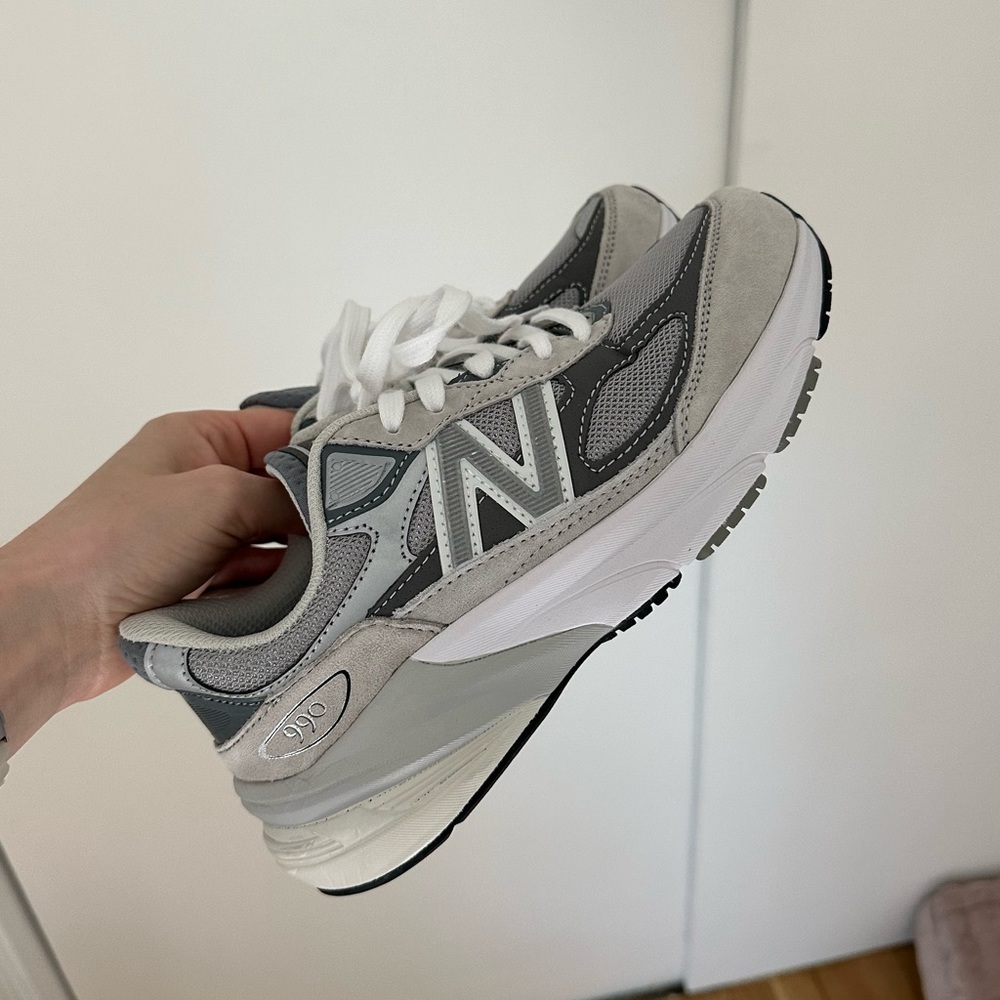 NWOT New balance 990v6 COOL GREY Women’s 5.5